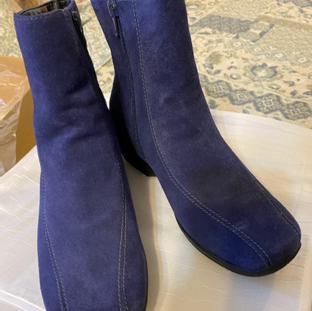 Clarks navy Suede Boot